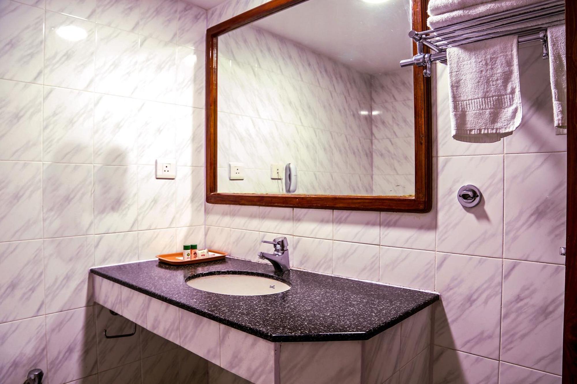 Collection O Poojith Residency Hotel Tirupati Bagian luar foto